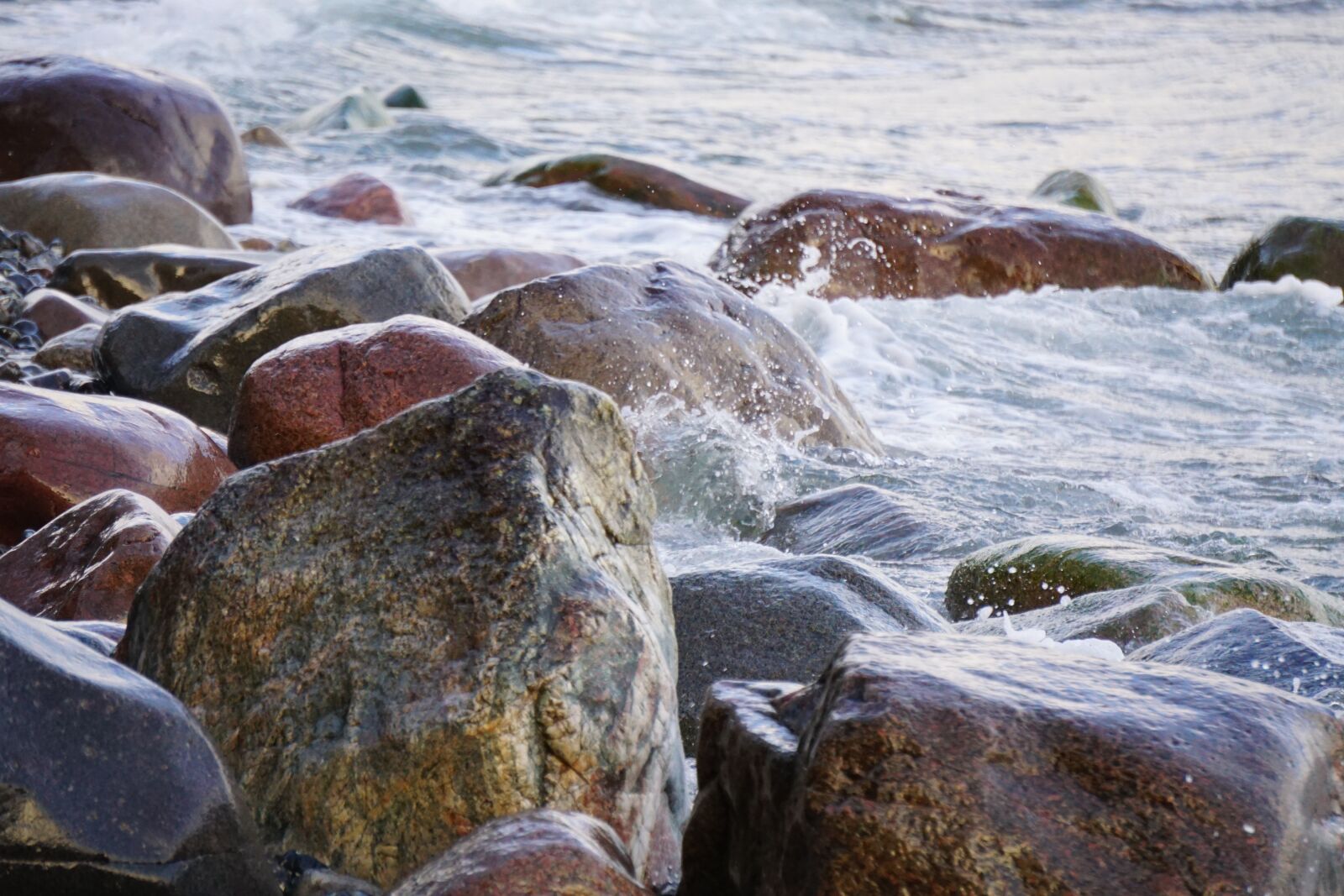 Sony E 55-210mm F4.5-6.3 OSS sample photo. Water, rock, surf photography