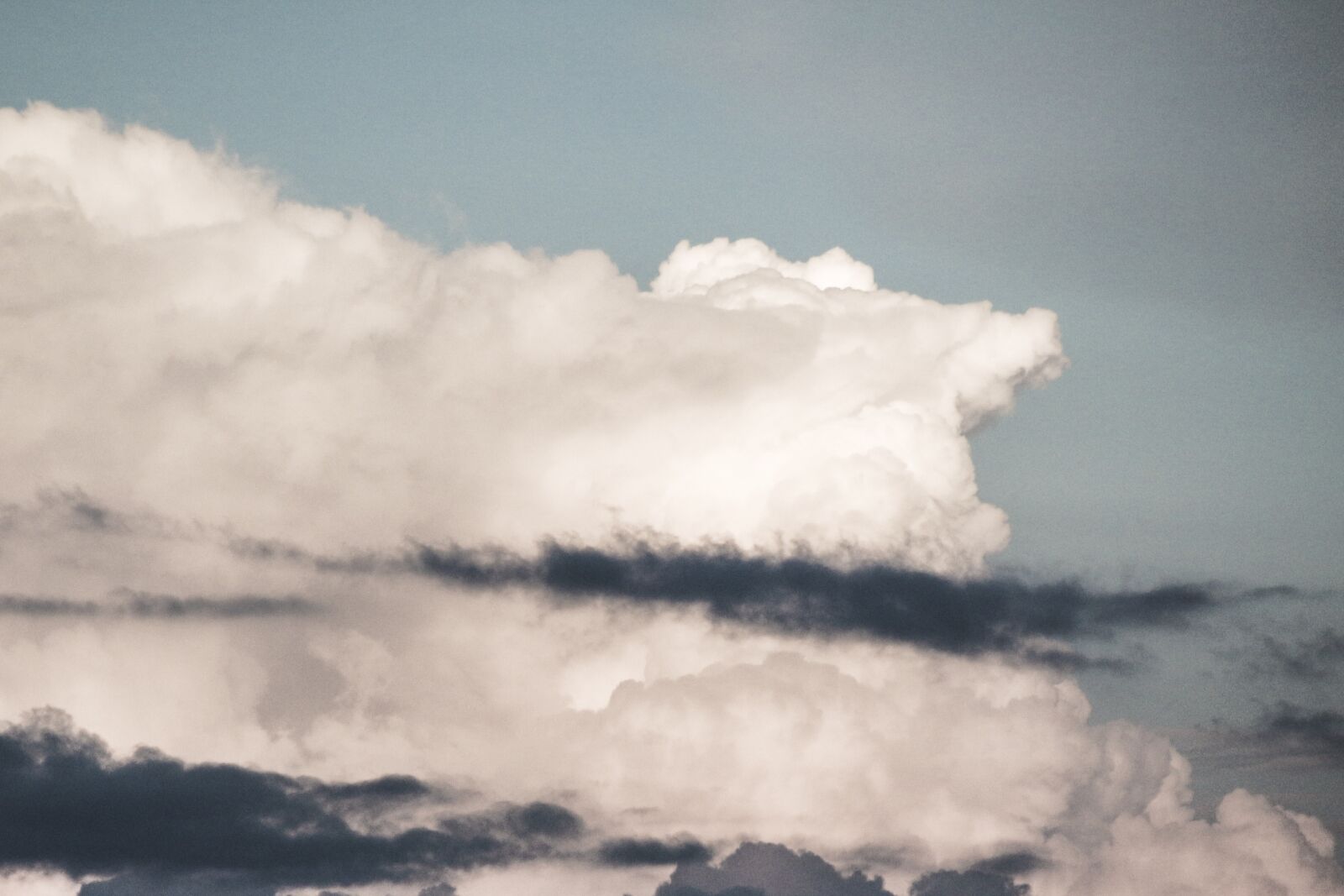 Canon EOS 700D (EOS Rebel T5i / EOS Kiss X7i) sample photo. Sky, big cloud, white photography