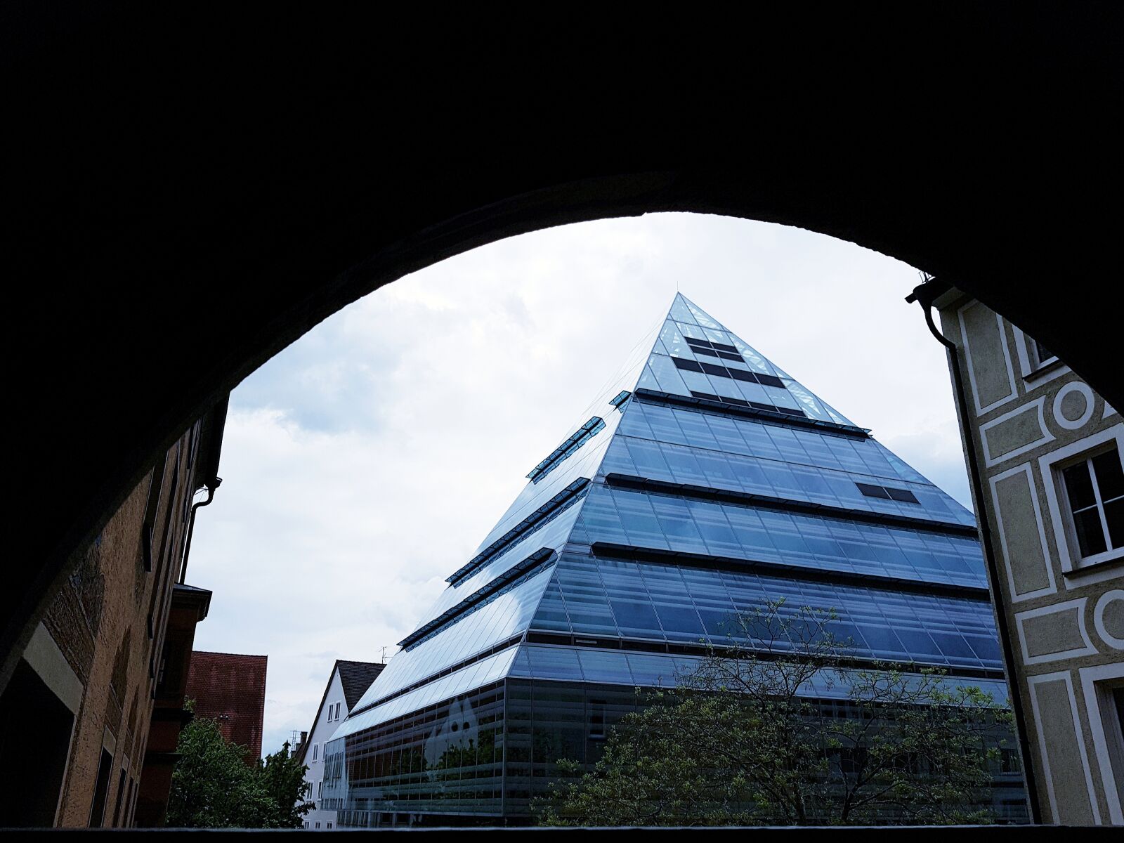 Samsung Galaxy S7 Edge sample photo. Pyramid, building, architecture photography