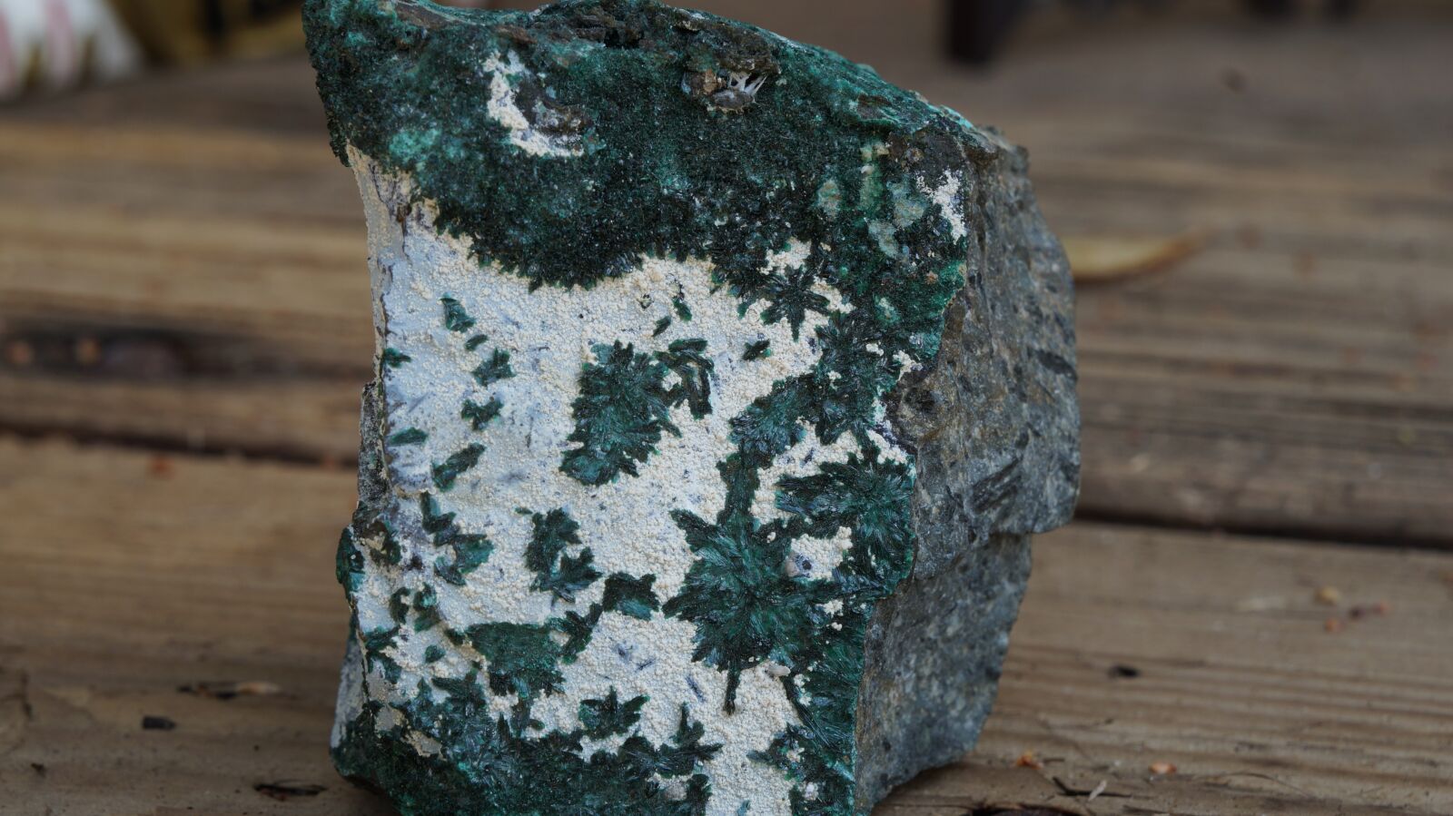 Sony Alpha a3000 + Sony E 18-55mm F3.5-5.6 OSS sample photo. Nature, crystal, mineral photography