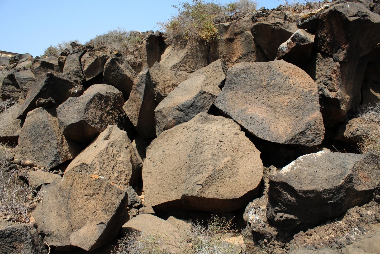 Canon EOS 600D (Rebel EOS T3i / EOS Kiss X5) sample photo. Stone, rock, lava photography