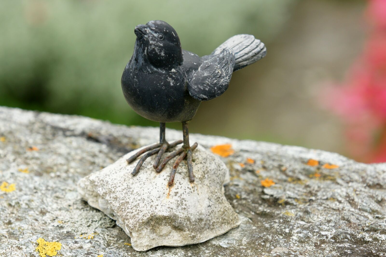 Sony Alpha DSLR-A700 sample photo. Bird, figure, sculpture photography