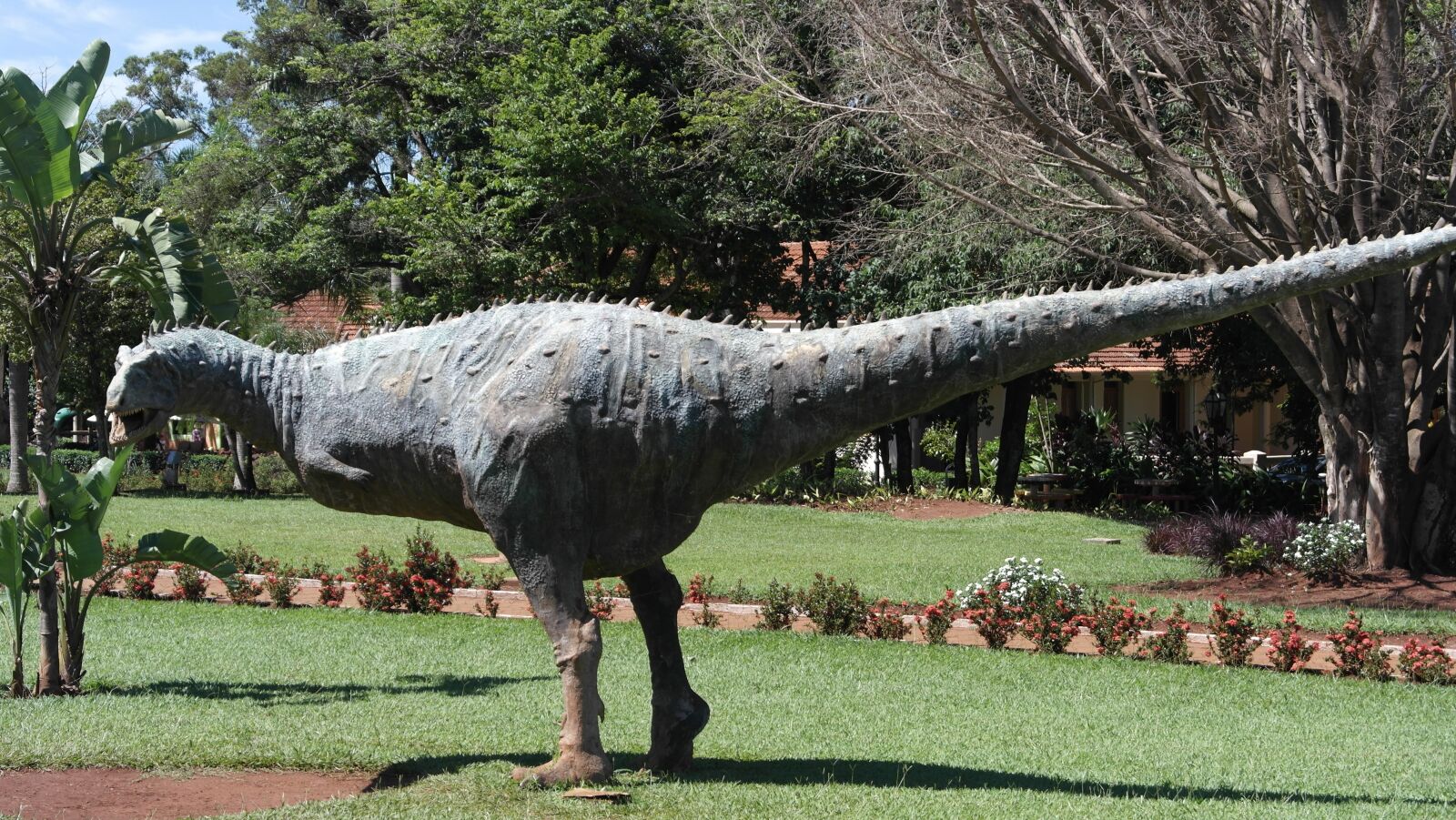 Samsung NX1000 sample photo. Dinosaur, park, green photography
