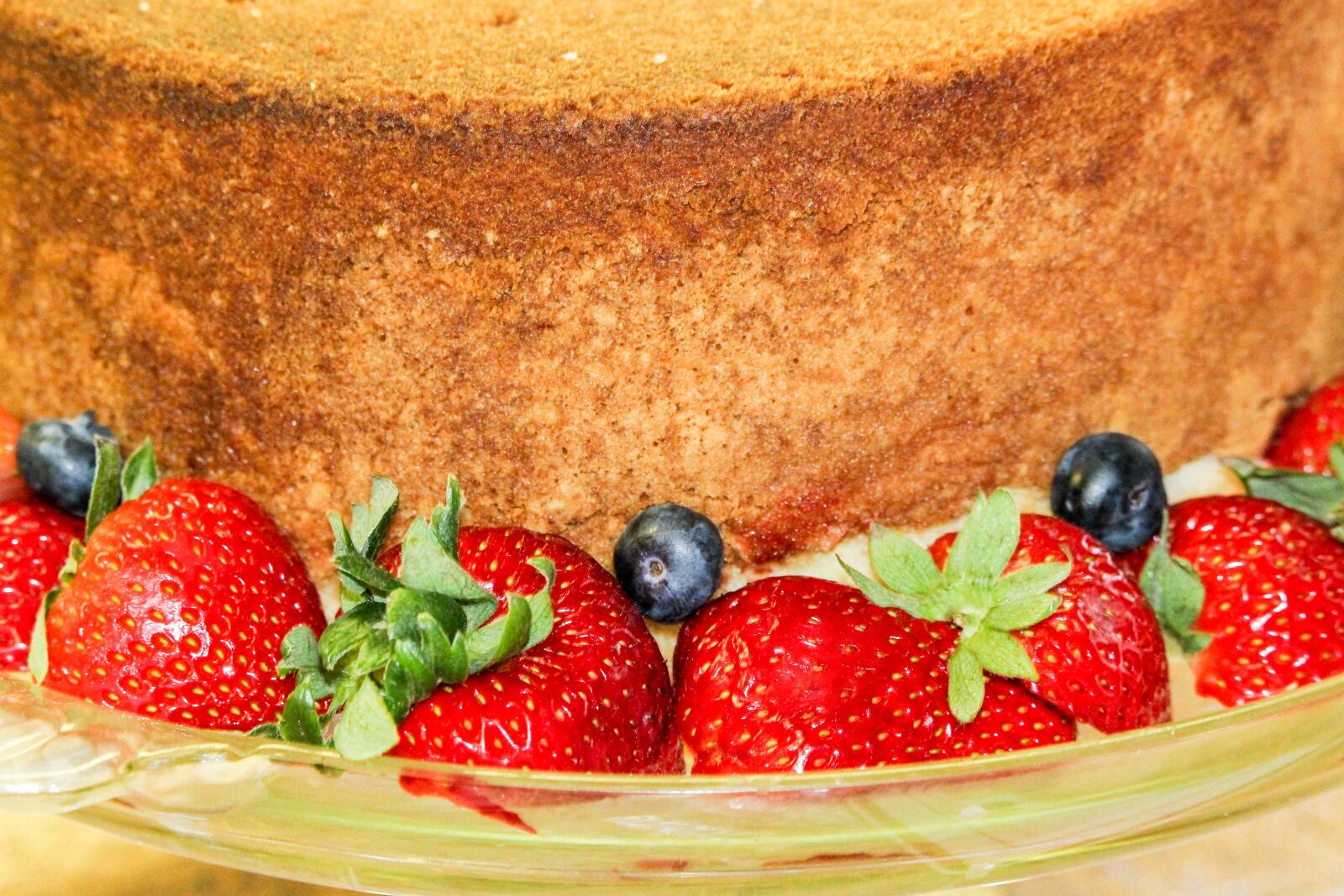 Canon EOS 1200D (EOS Rebel T5 / EOS Kiss X70 / EOS Hi) sample photo. Strawberry, cake, blueberry photography