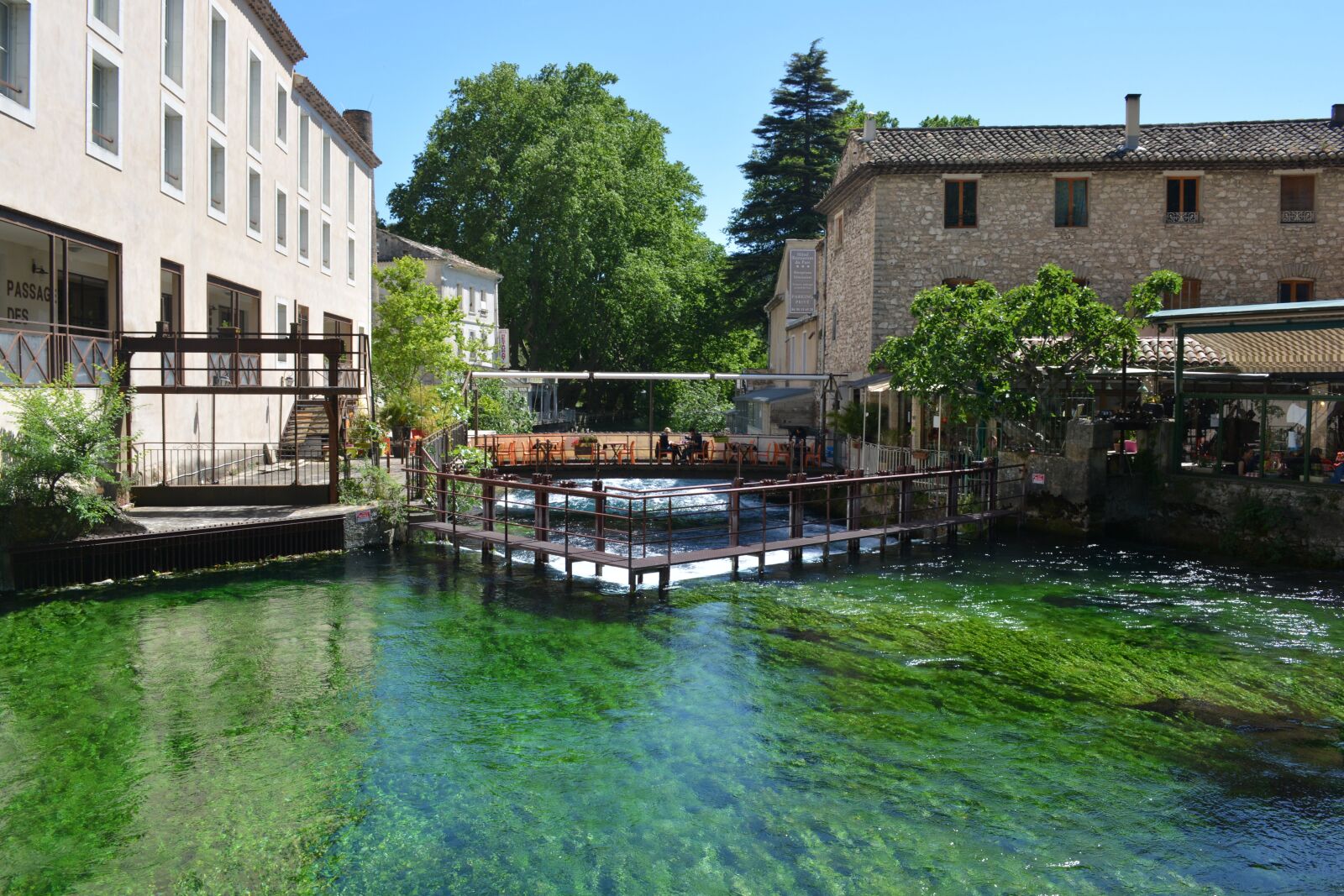 Nikon D5200 sample photo. Fontaine de vaucluse, village photography