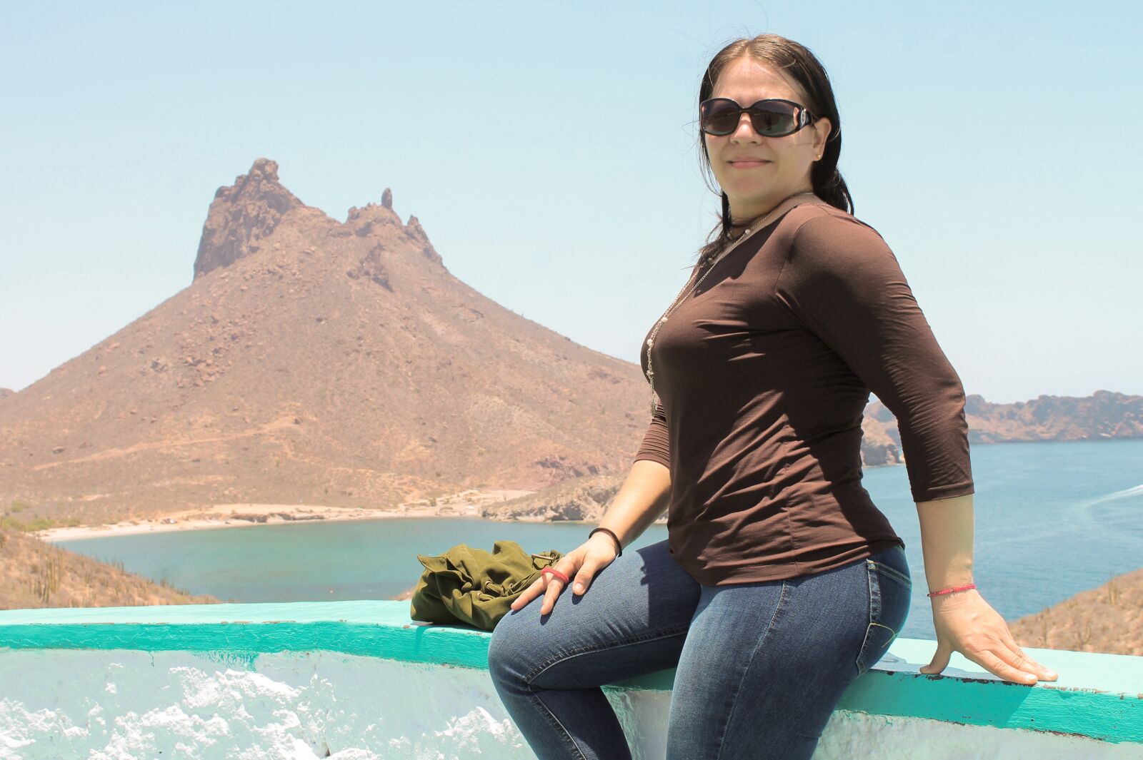 Canon EOS 1100D (EOS Rebel T3 / EOS Kiss X50) sample photo. Mujer, playa, sol photography