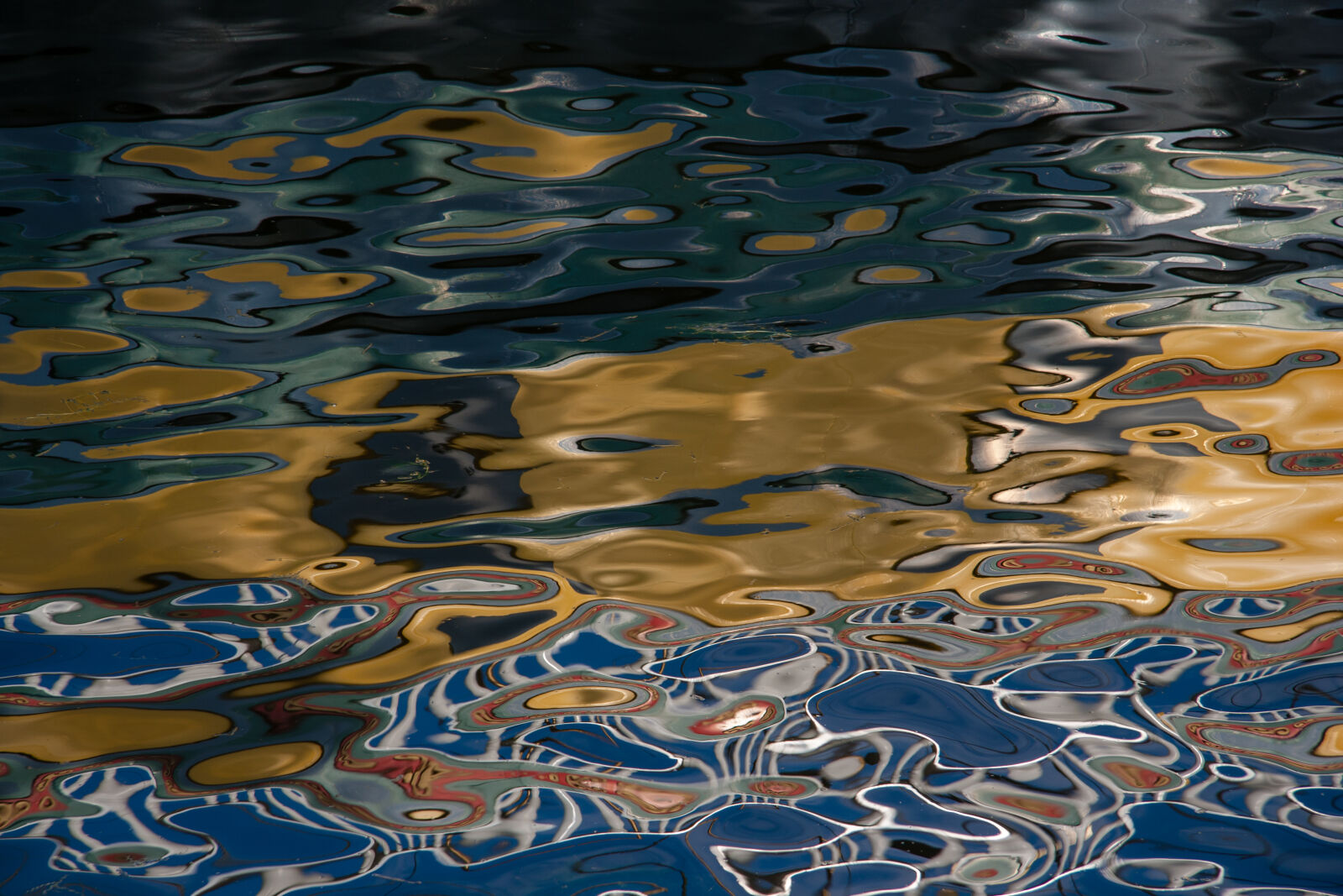 Canon EF-S 17-85mm F4-5.6 IS USM sample photo. Abstract, abstract, photo, reflection photography