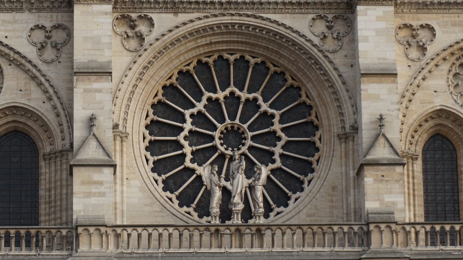 Sony Alpha a5000 (ILCE 5000) sample photo. Paris, rosette, architecture photography