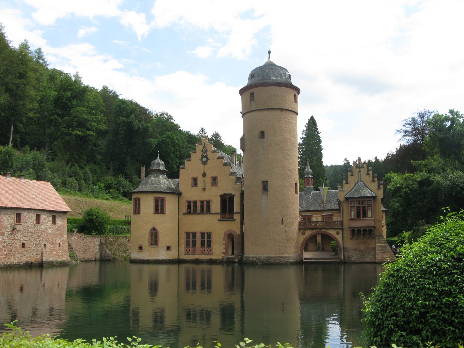 Canon POWERSHOT A650 IS sample photo. Moated castle, mespelbrunn, spessart photography