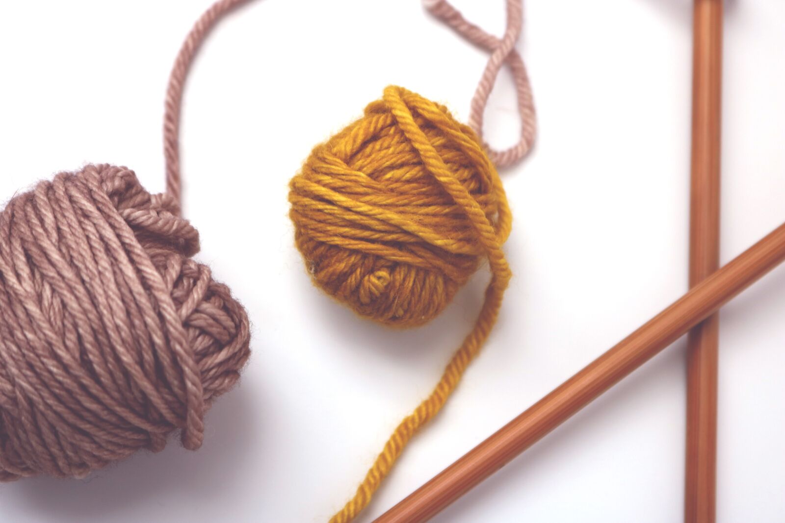 Canon EOS 750D (EOS Rebel T6i / EOS Kiss X8i) sample photo. Knitting, knit, knitting needles photography