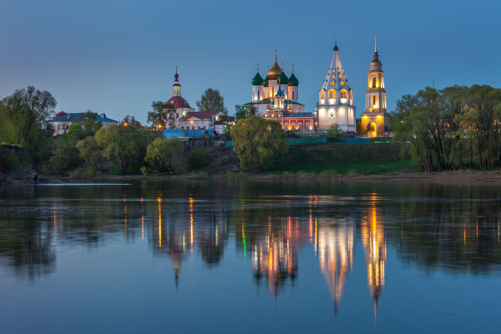 Canon EOS 5D Mark II + Canon EF 24-105mm F4L IS USM sample photo. Kolomna, evening, reflection photography