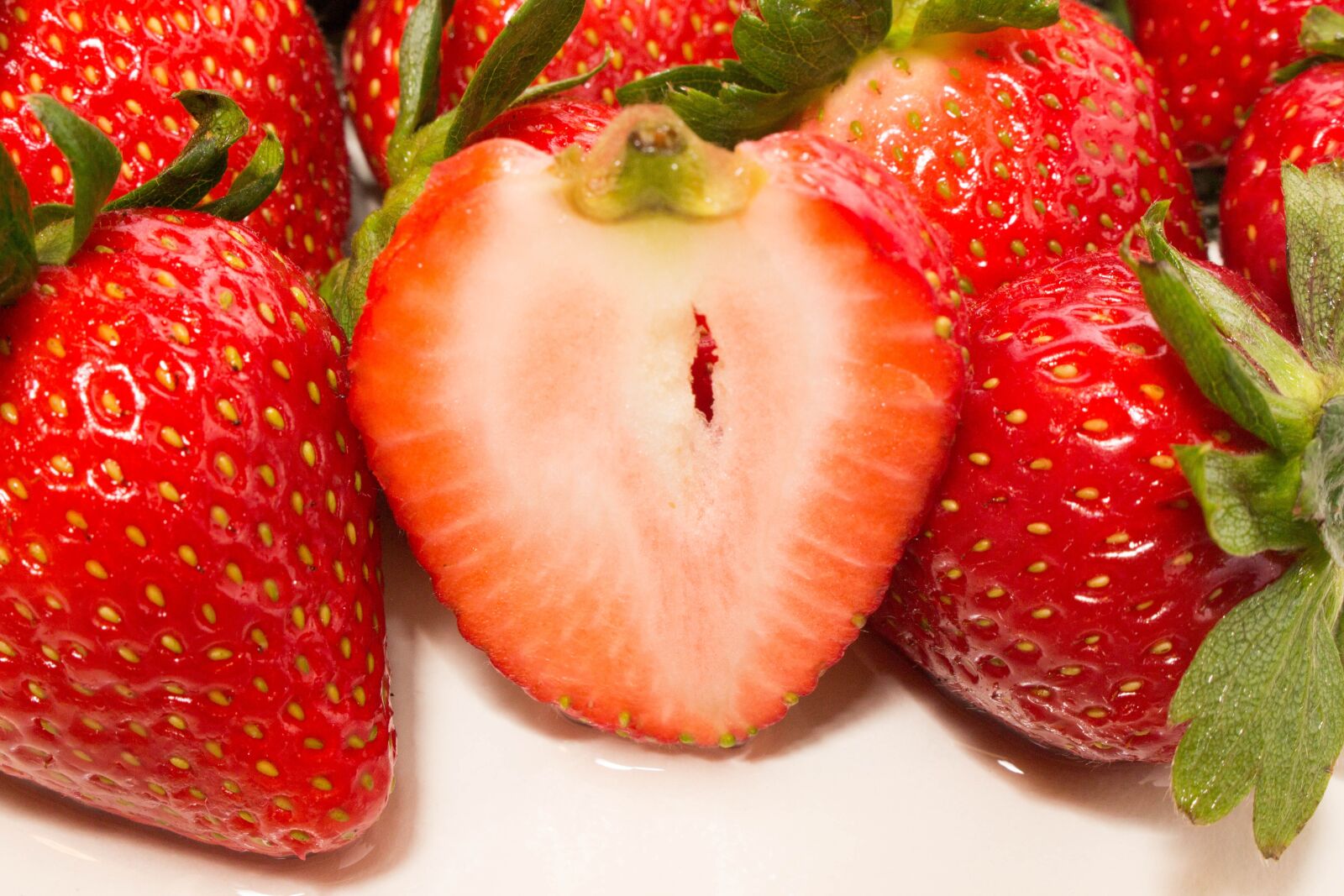Canon EOS 700D (EOS Rebel T5i / EOS Kiss X7i) sample photo. Strawberry, fruit, sweet photography