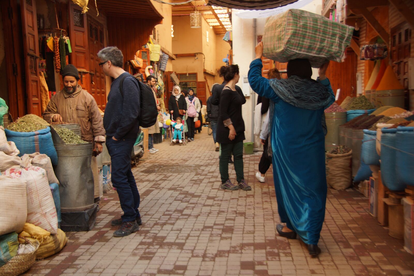 Sony SLT-A65 (SLT-A65V) sample photo. Market, people, blue photography