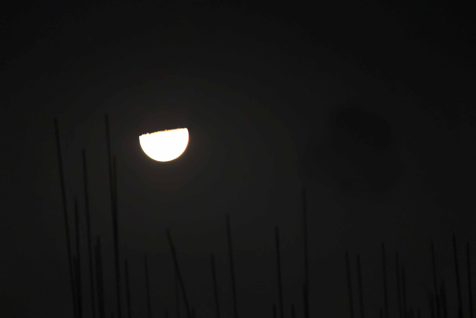 Canon EOS 700D (EOS Rebel T5i / EOS Kiss X7i) sample photo. Half, moon, midnight, moon photography