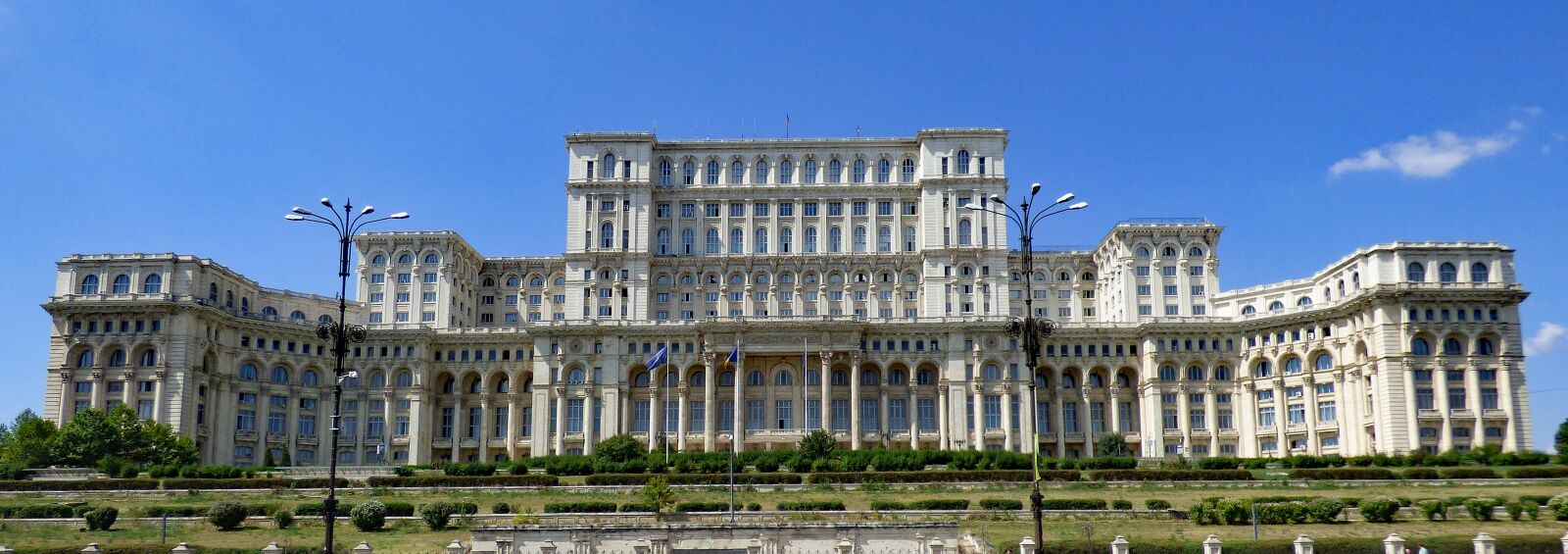 Panasonic Lumix DMC-FZ70 sample photo. Bucharest, romania, building photography
