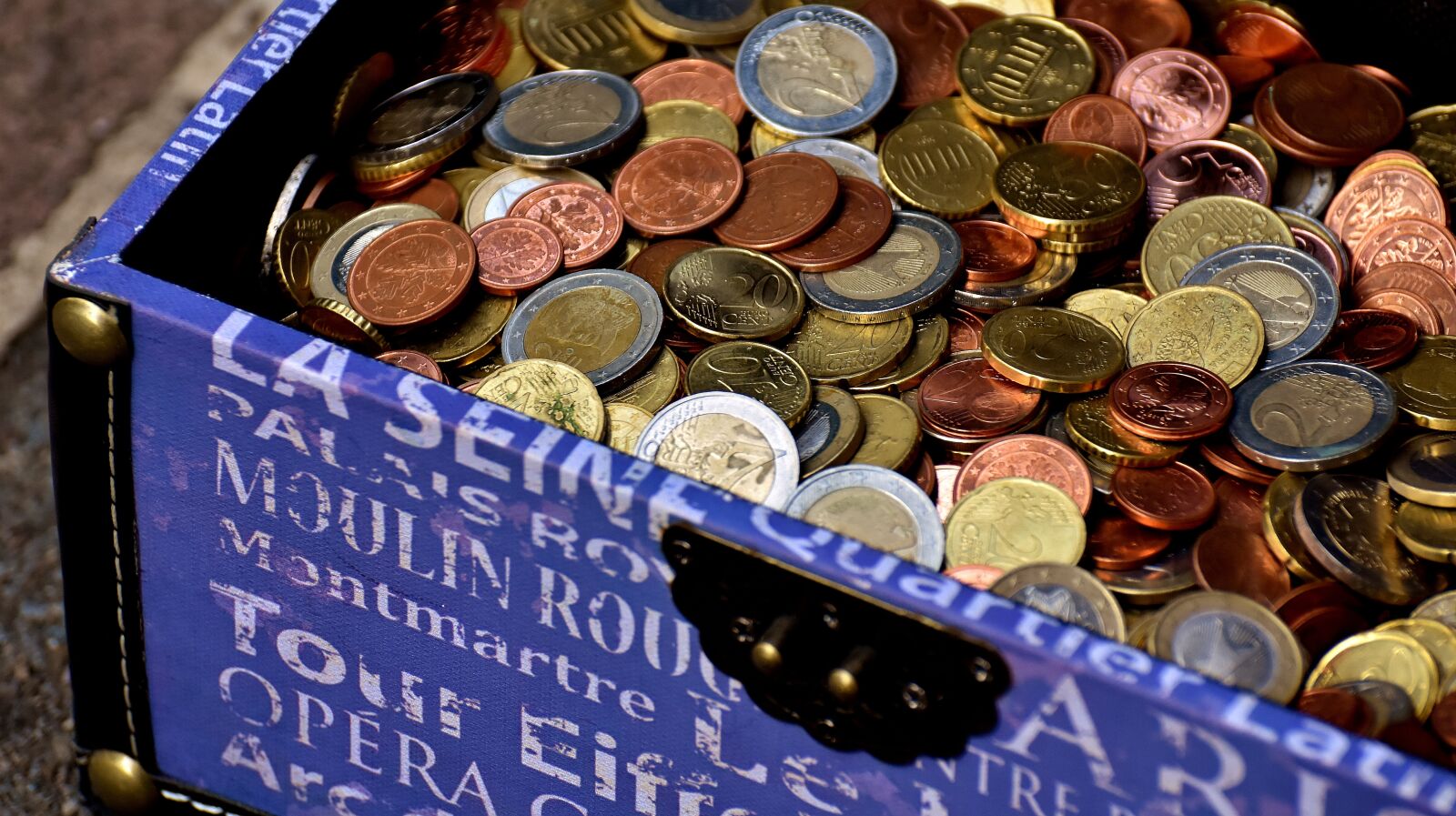 Nikon D7200 sample photo. Coins, chest, euro photography