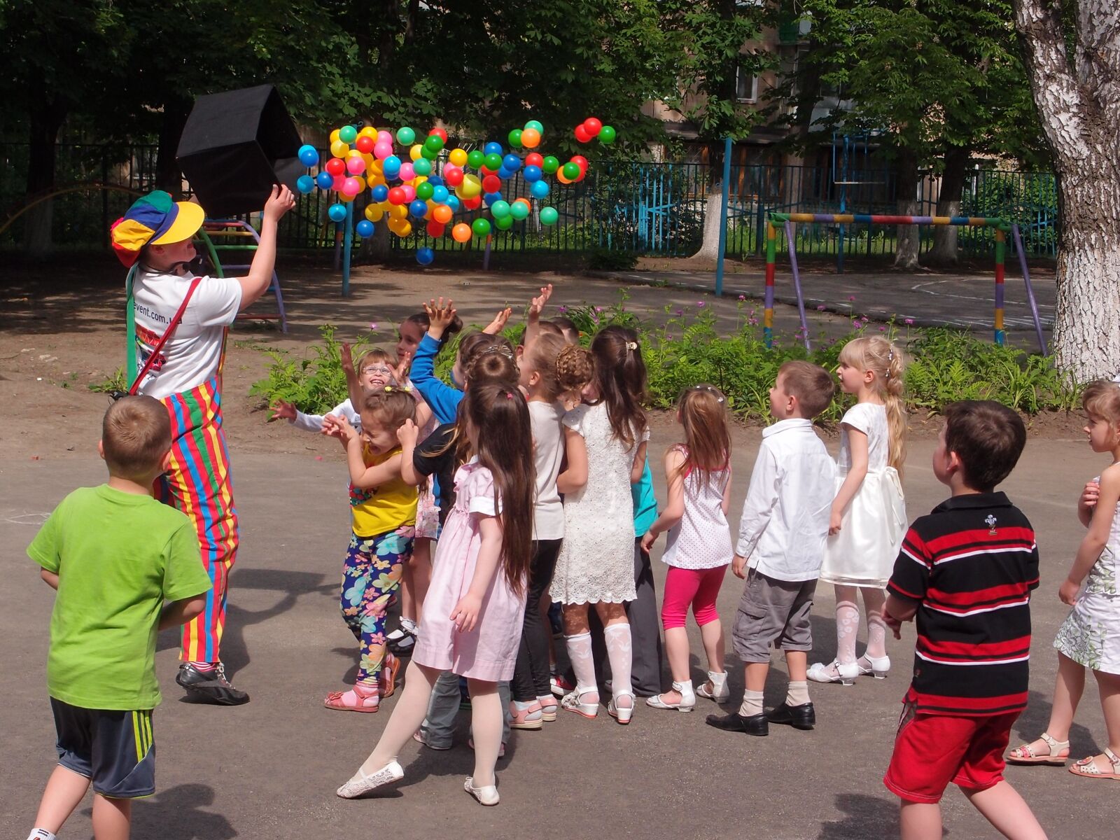 Olympus XZ-1 sample photo. Holiday, kindergarten, garden photography