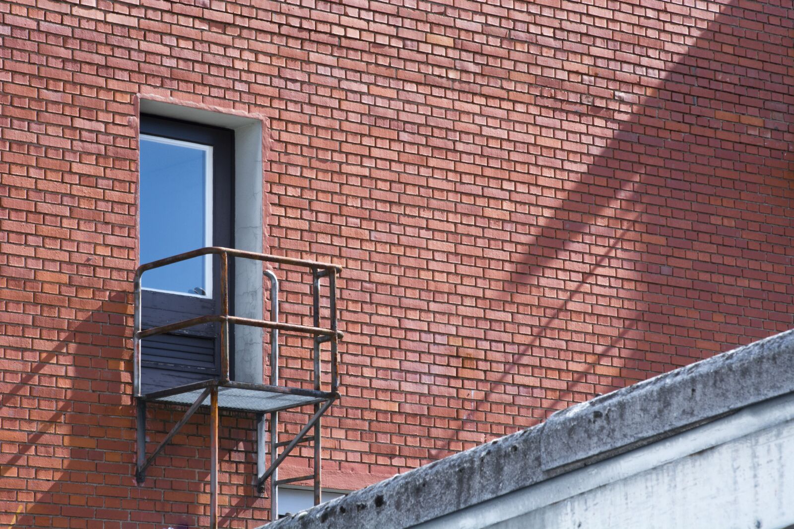Nikon D7100 sample photo. Emergency exit, wall, door photography