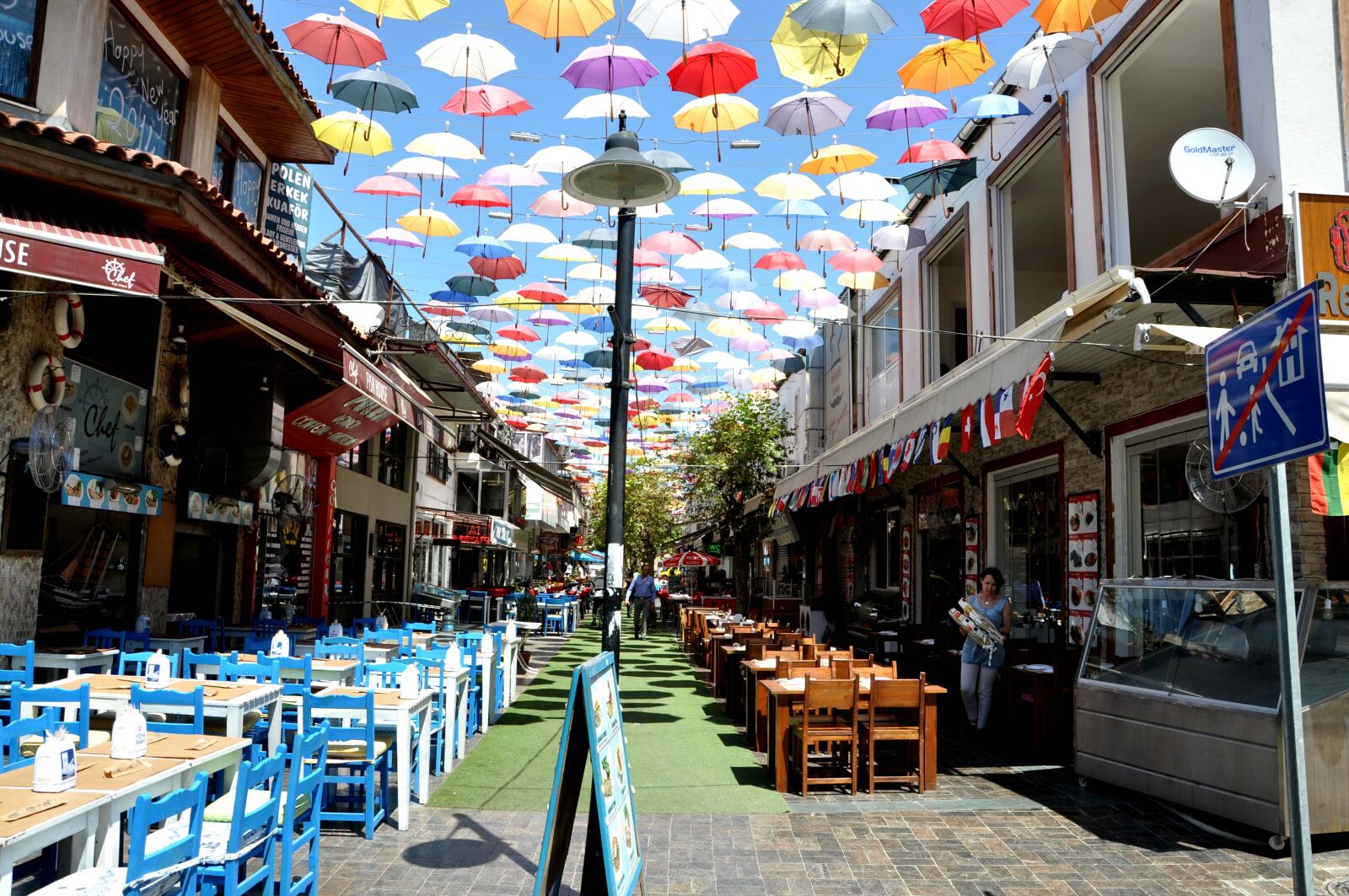 Nikon D5000 sample photo. Summer, city, pedestrian zone photography