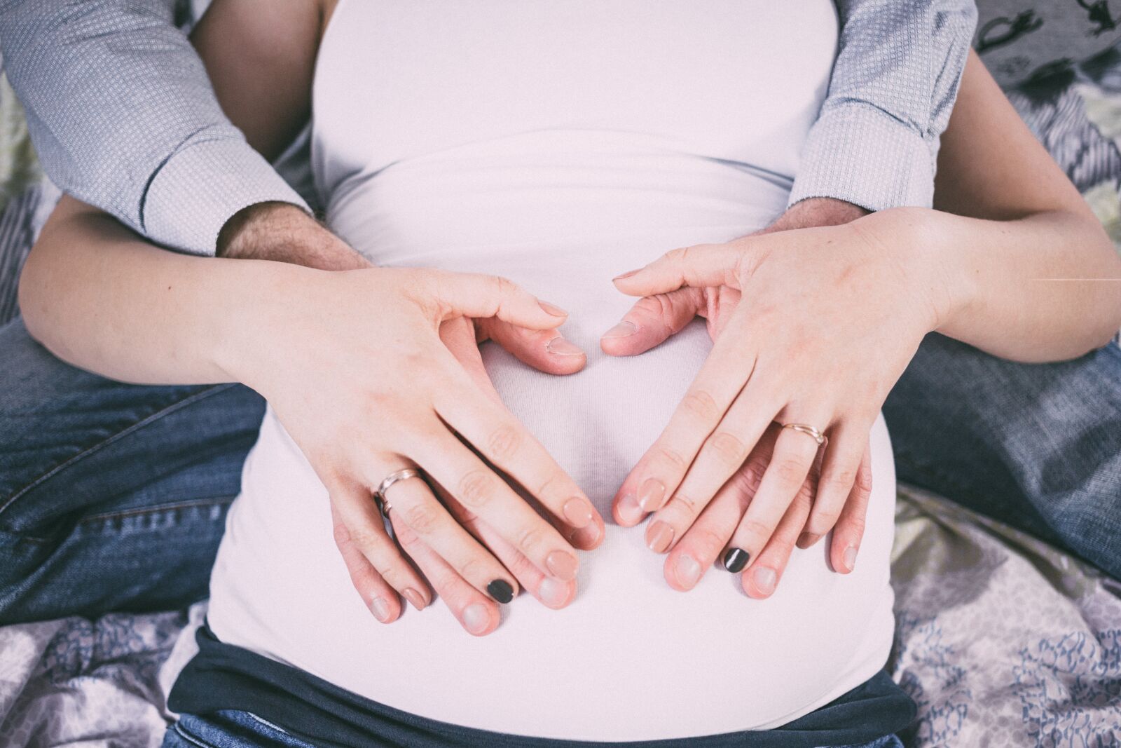 Canon EF 40mm F2.8 STM sample photo. People, baby, belly photography