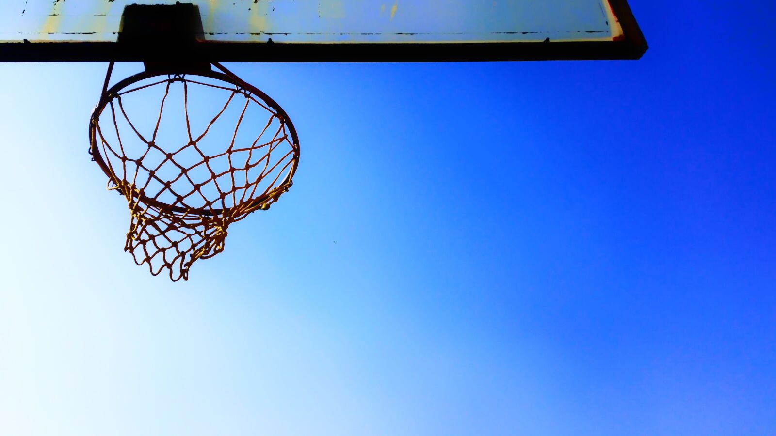 Samsung Galaxy Note4 sample photo. Basketball, hoop, blue, sky photography