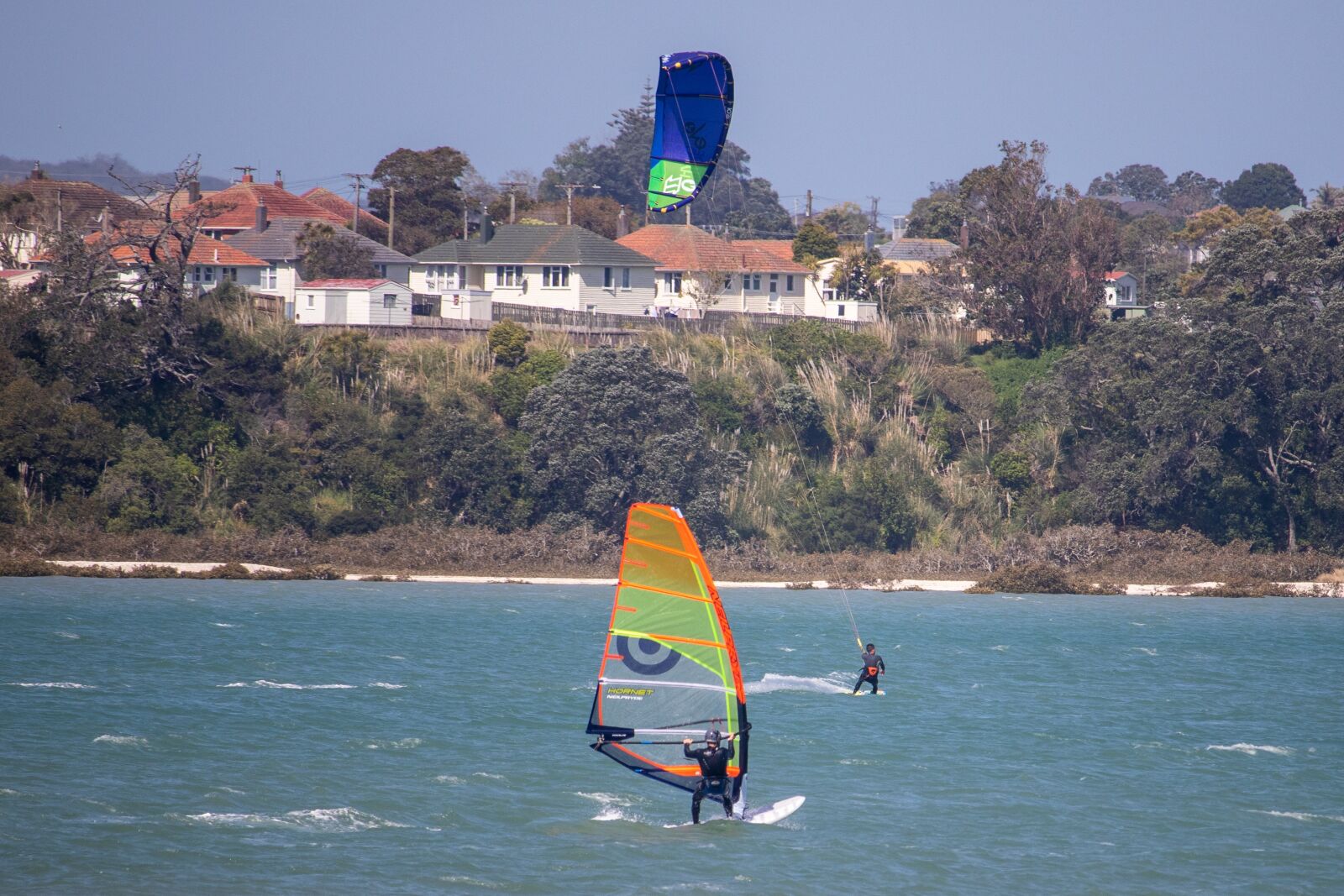 Canon EOS 200D (EOS Rebel SL2 / EOS Kiss X9) sample photo. Windsurfer, water, sport photography
