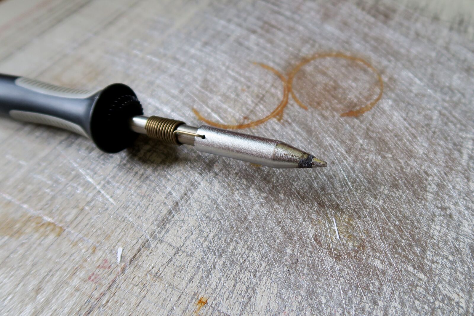 Canon PowerShot G5 X sample photo. Soldering iron, workshop, macro photography