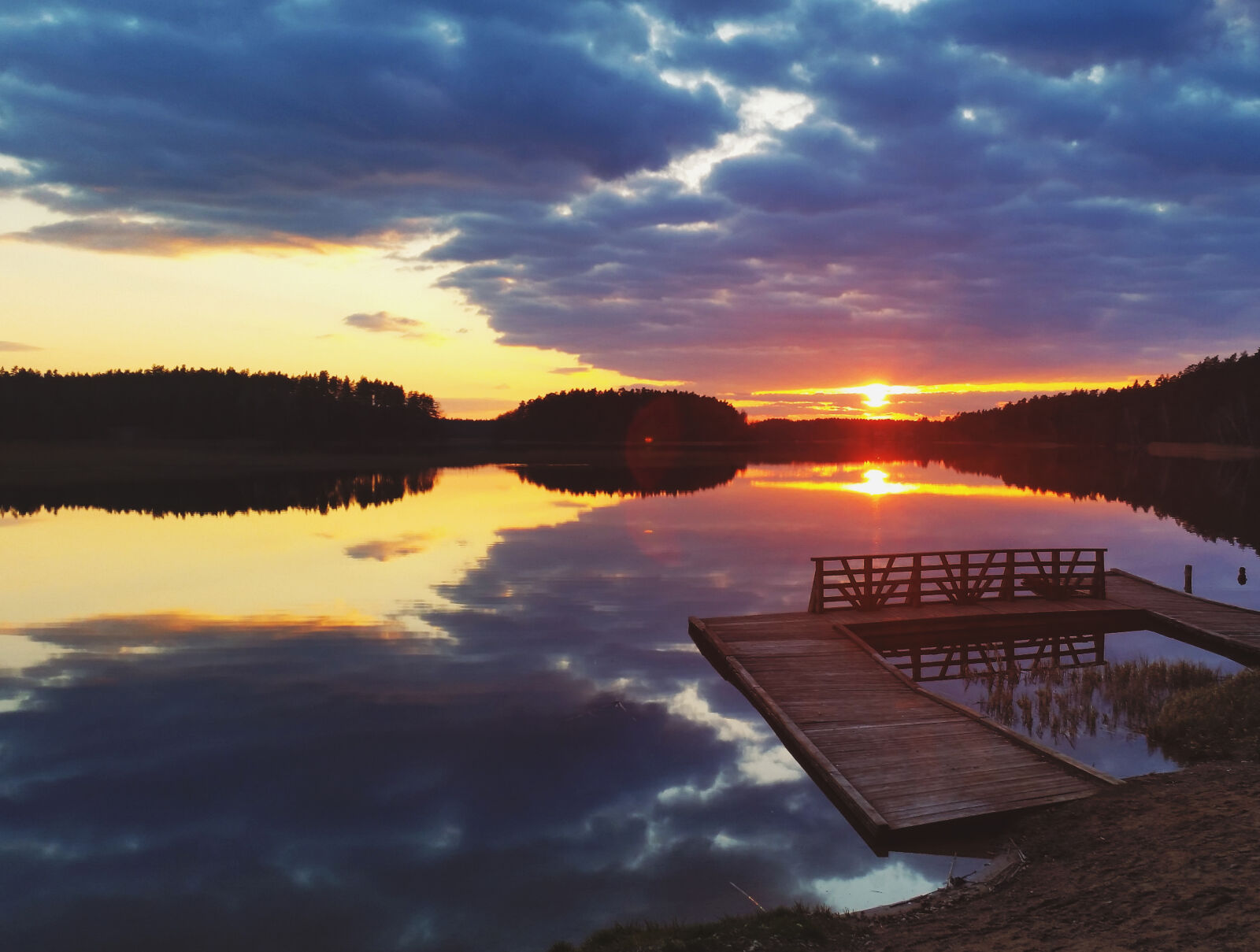 Samsung Galaxy S5 sample photo. Beautiful, clouds, dawn, dock photography