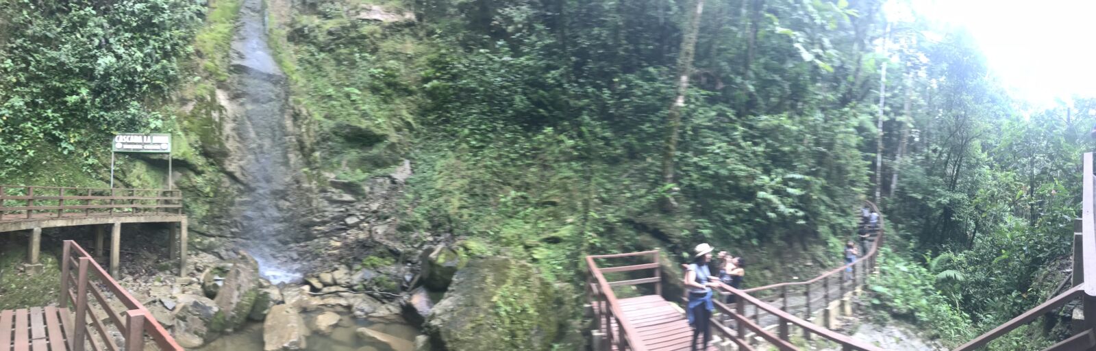 iPhone 7 Plus back camera 3.99mm f/1.8 sample photo. Turistas, amazónicos, selva photography