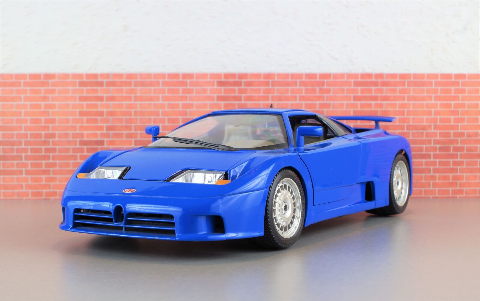 Sony DT 18-70mm F3.5-5.6 sample photo. Model car, bugatti, model photography