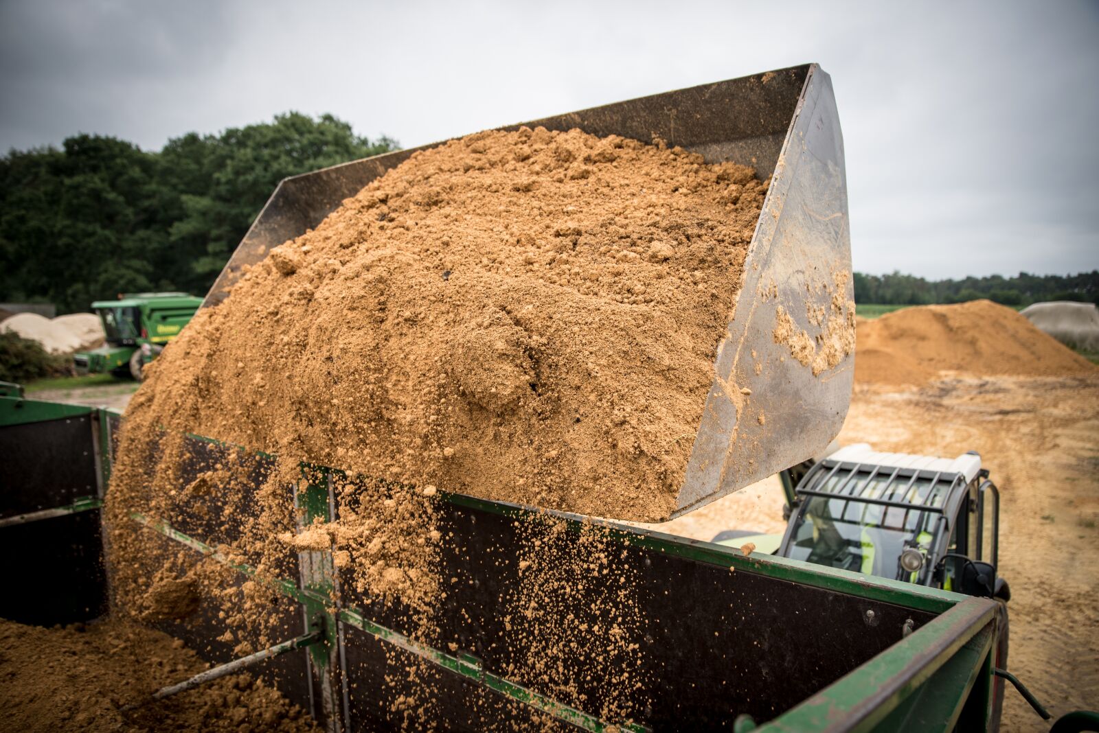 Nikon D750 sample photo. Agricultural machine, transport, telescopic photography