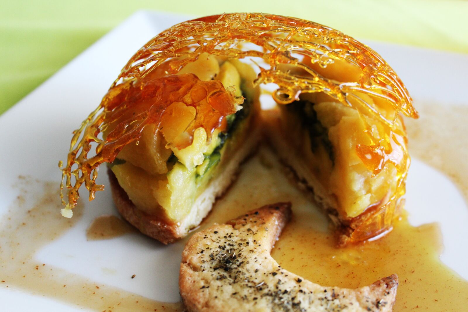 Canon EOS 1200D (EOS Rebel T5 / EOS Kiss X70 / EOS Hi) sample photo. Cake, gluttony, apple photography