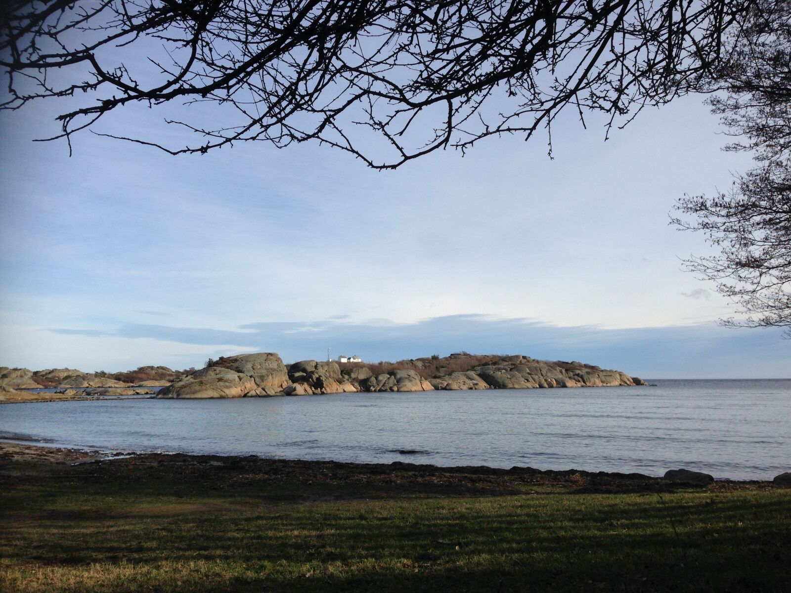 iPhone 5 back camera 4.12mm f/2.4 sample photo. Autumn, coastal path, tour photography