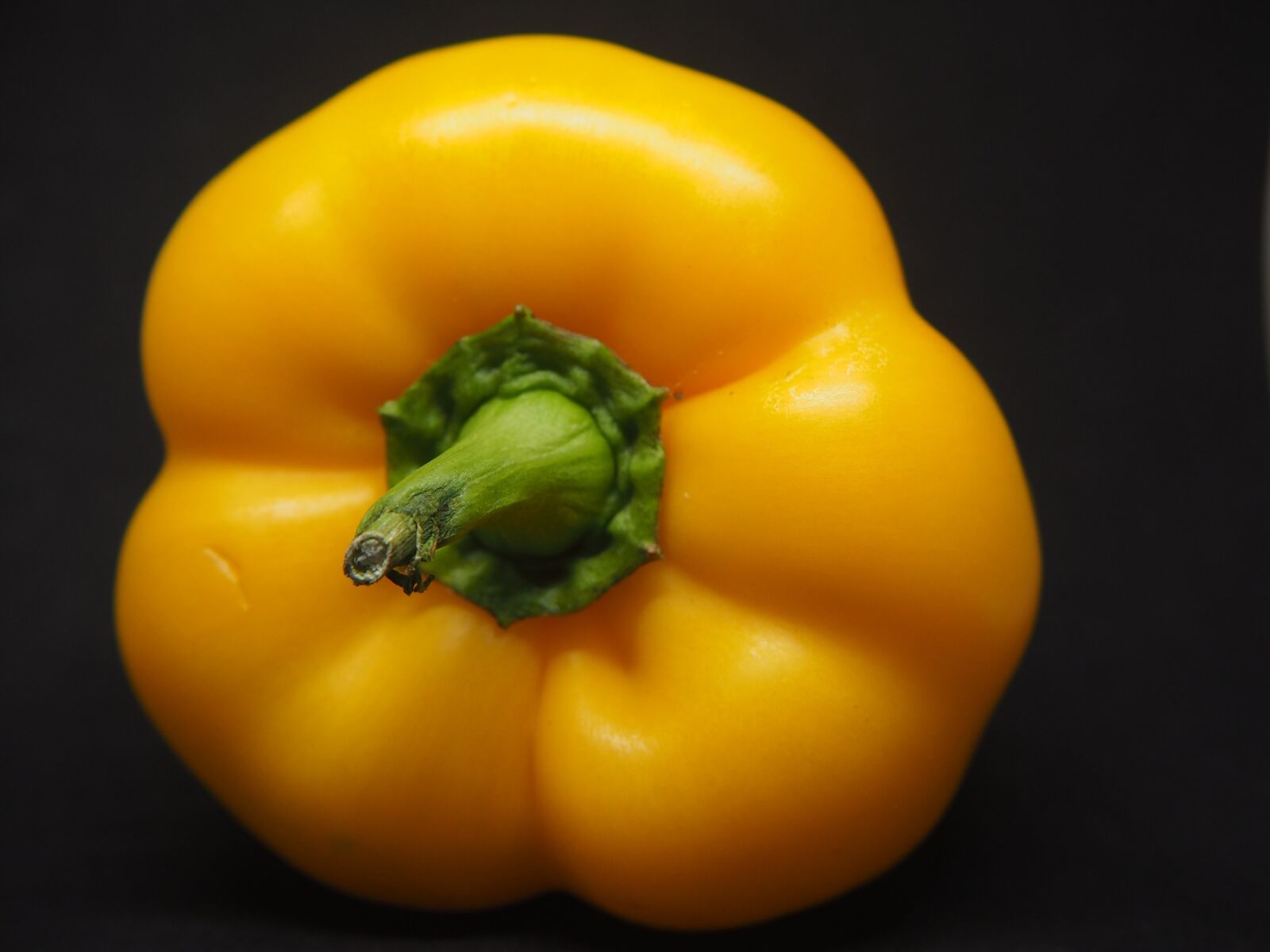 Olympus OM-D E-M10 sample photo. Paprika, yellow, vegetables photography