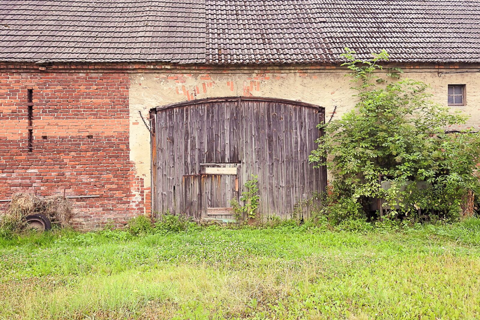 Nikon Coolpix P900 sample photo. Barn, goal, barn door photography