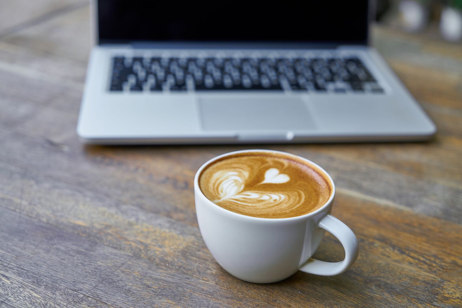 Sony a7R II sample photo. Computer, laptop, table photography