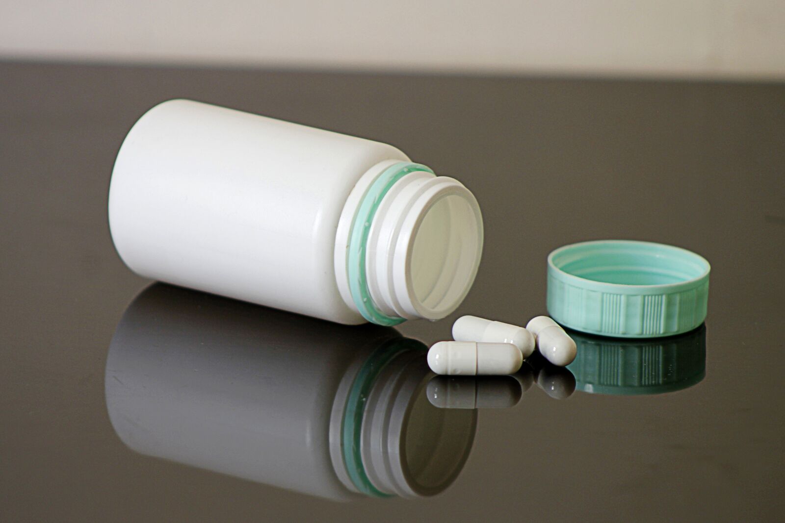 Canon EOS 550D (EOS Rebel T2i / EOS Kiss X4) sample photo. Weak remedy, medicine, no photography