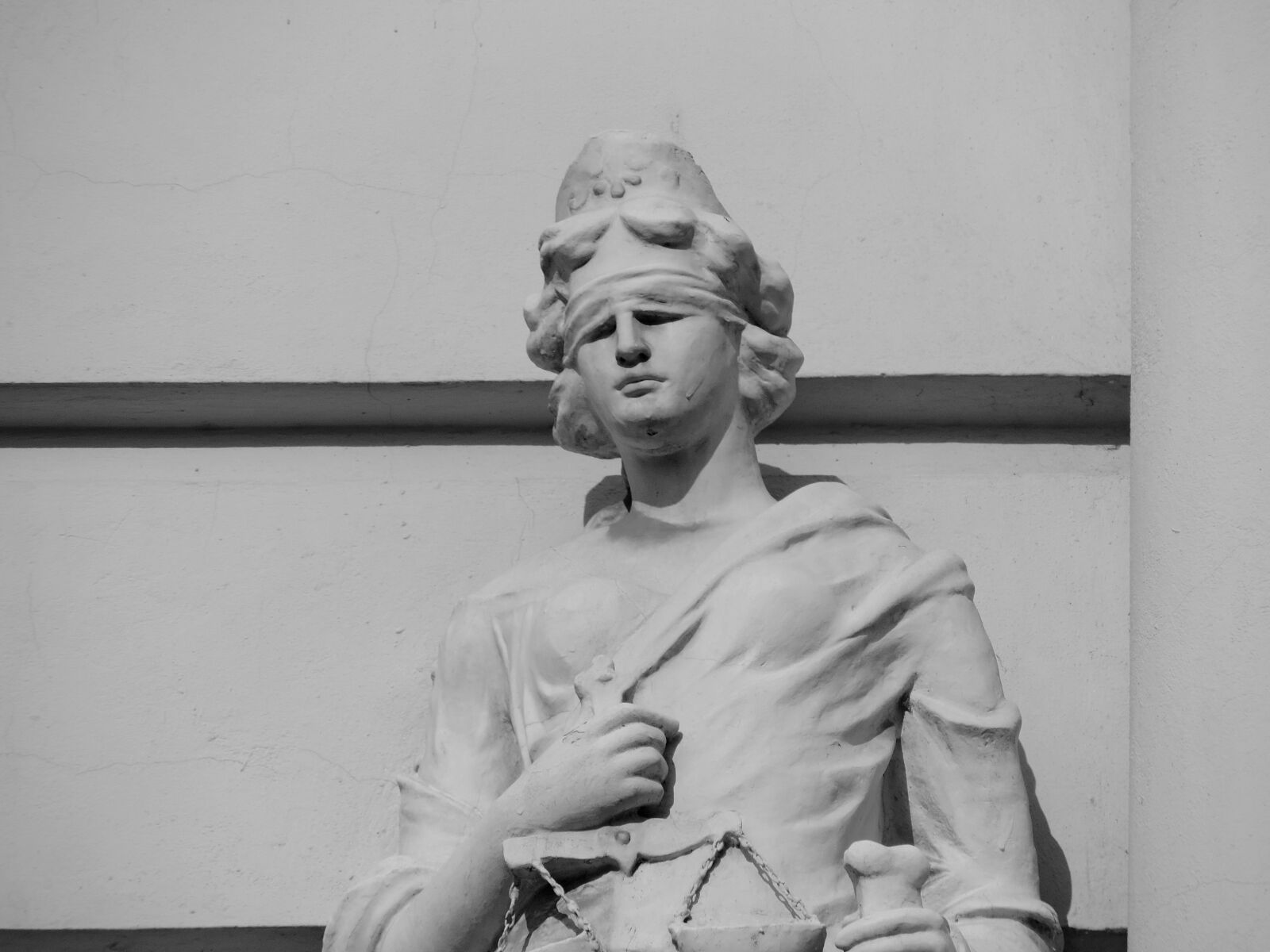 Nikon Coolpix P520 sample photo. Black and white, bust photography