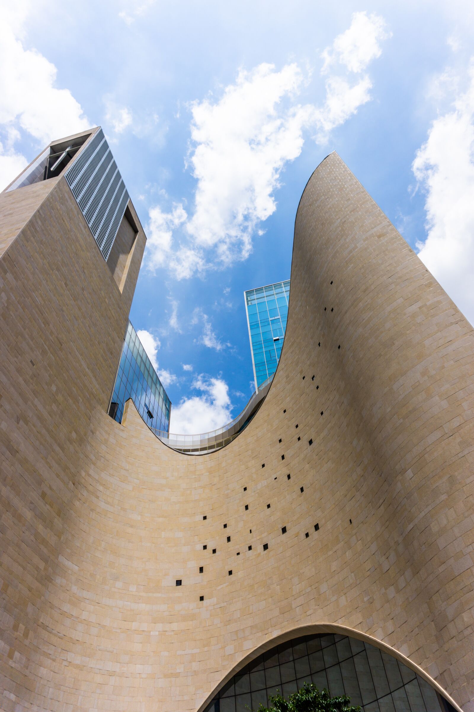 Sony a6000 sample photo. Building, seoul, smooth photography