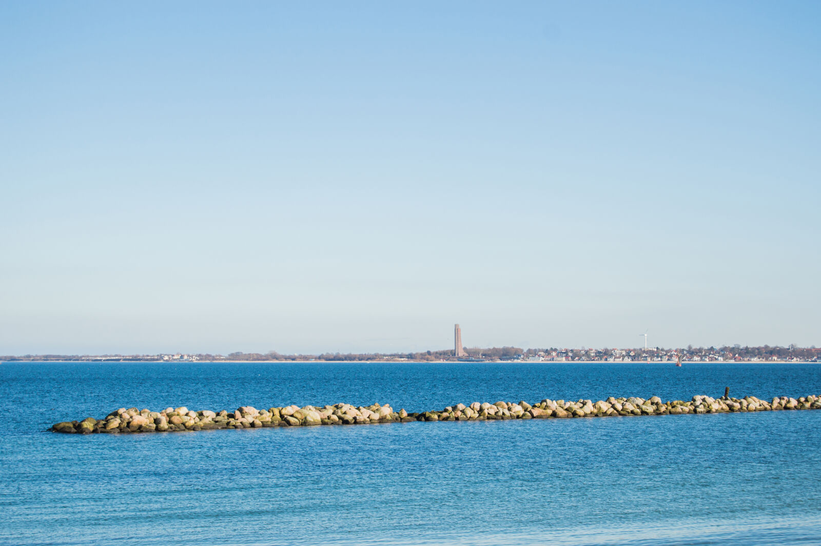 Nikon D3200 sample photo. Sea, sky, stones photography