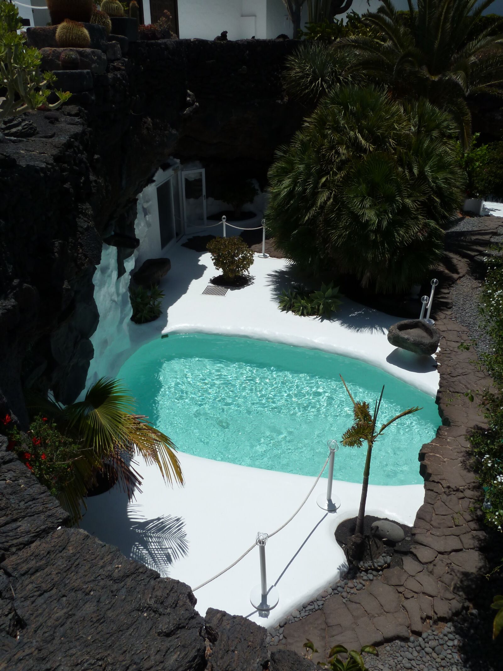 Panasonic Lumix DMC-ZS5 (Lumix DMC-TZ8) sample photo. Pool, rock, luxury photography