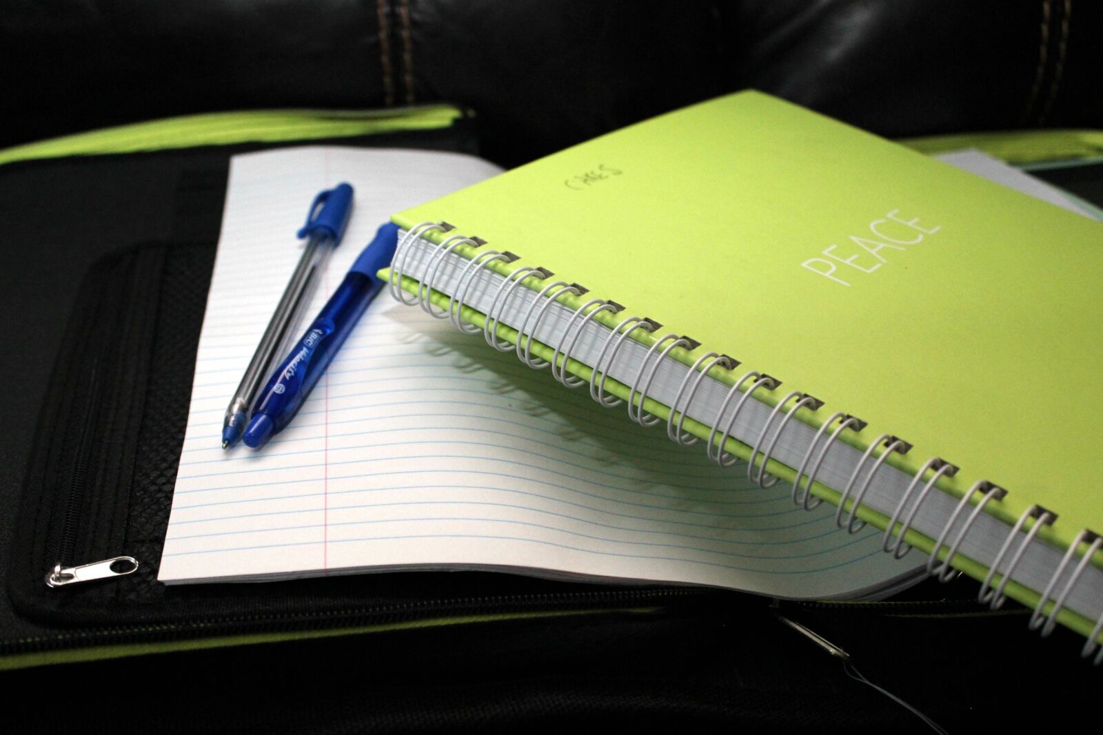 Canon EOS 600D (Rebel EOS T3i / EOS Kiss X5) sample photo. School book, binder, folder photography