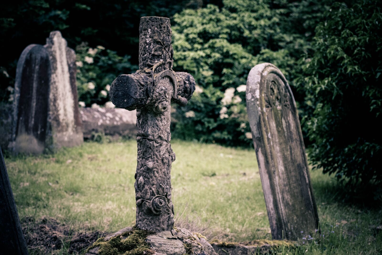 Nikon D5300 sample photo. Gravestone, cross, church photography
