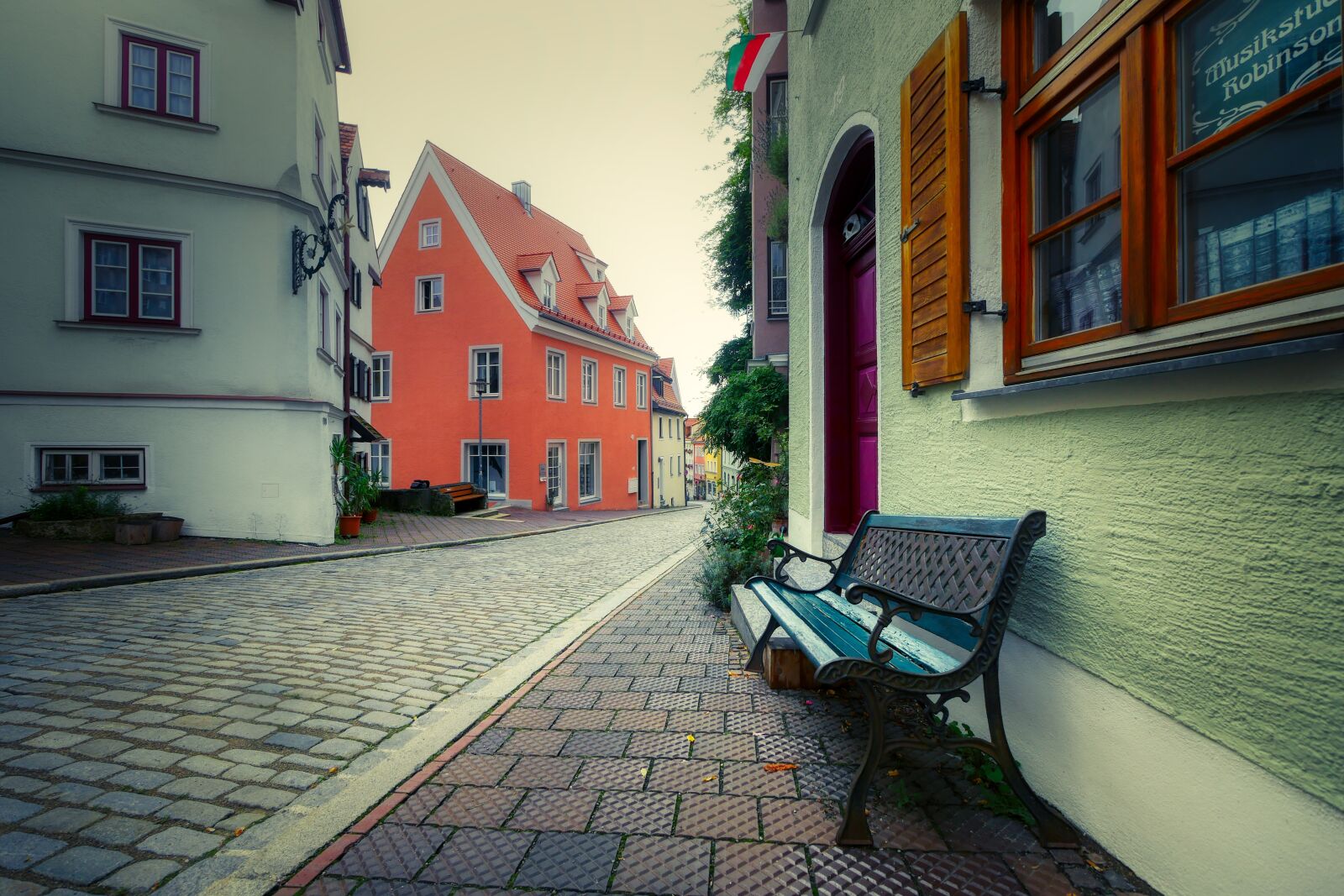 Panasonic Lumix DMC-GX8 sample photo. Historic center, landsberg, bank photography