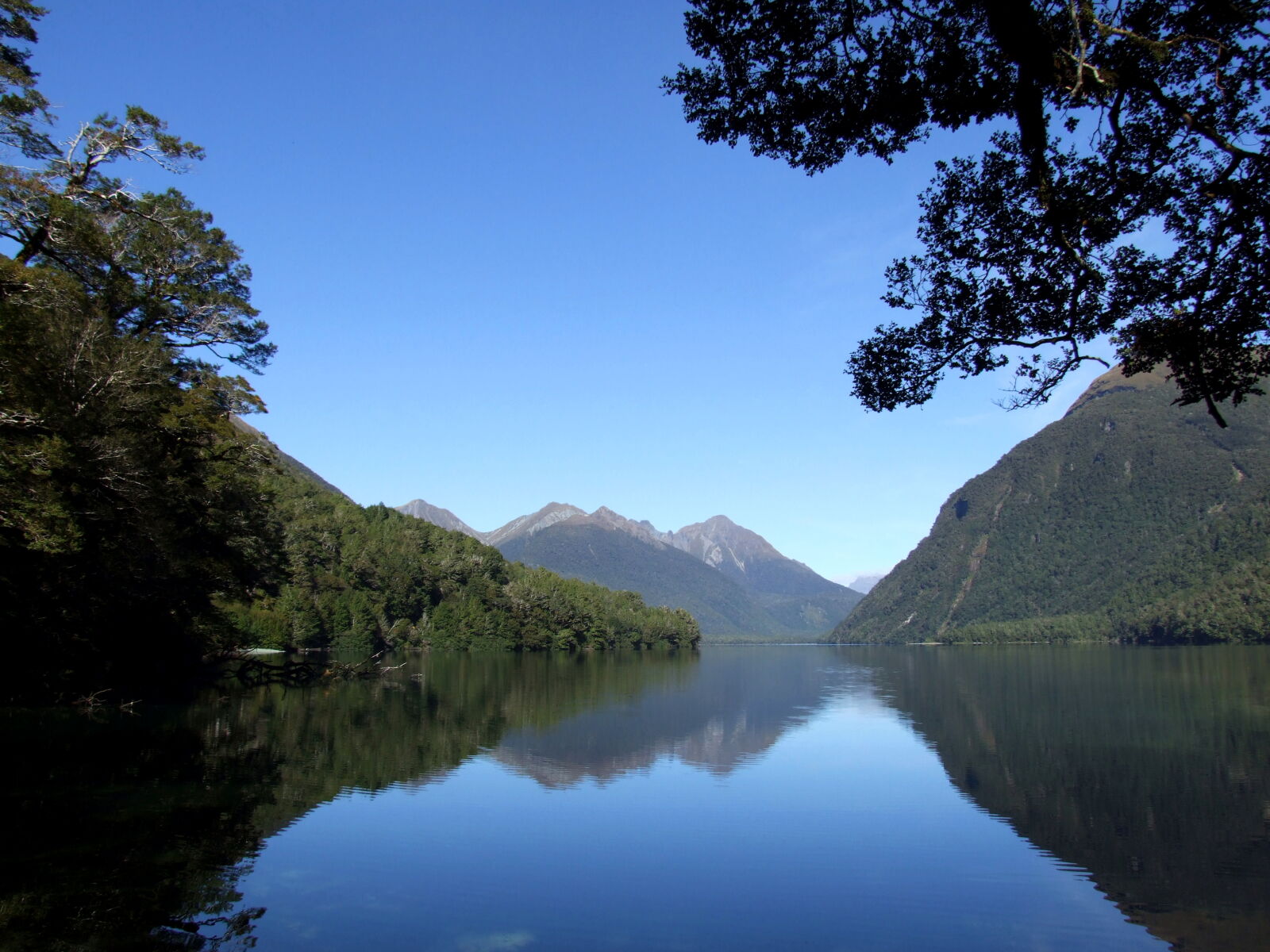 Fujifilm FinePix S9500 sample photo. Blue, sky, forest, lake photography