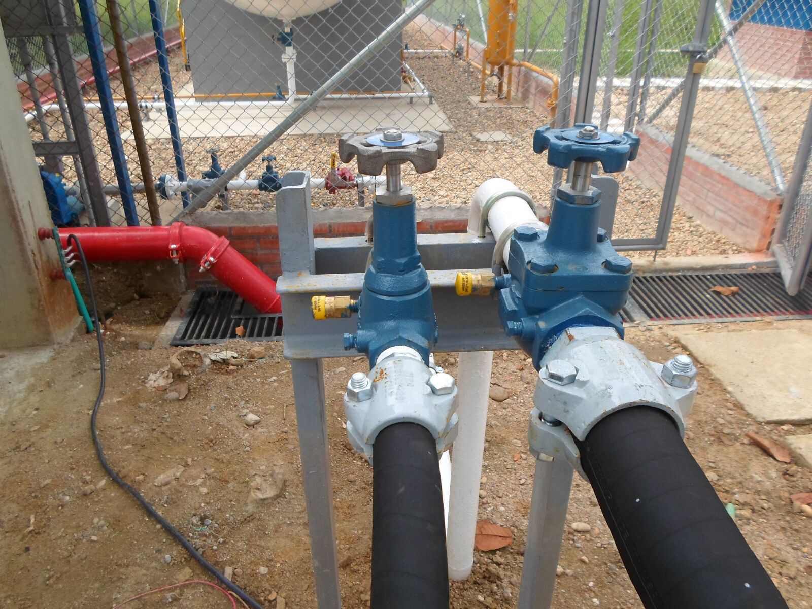 Samsung ST66 / ST68 sample photo. Valves, gas, valve photography