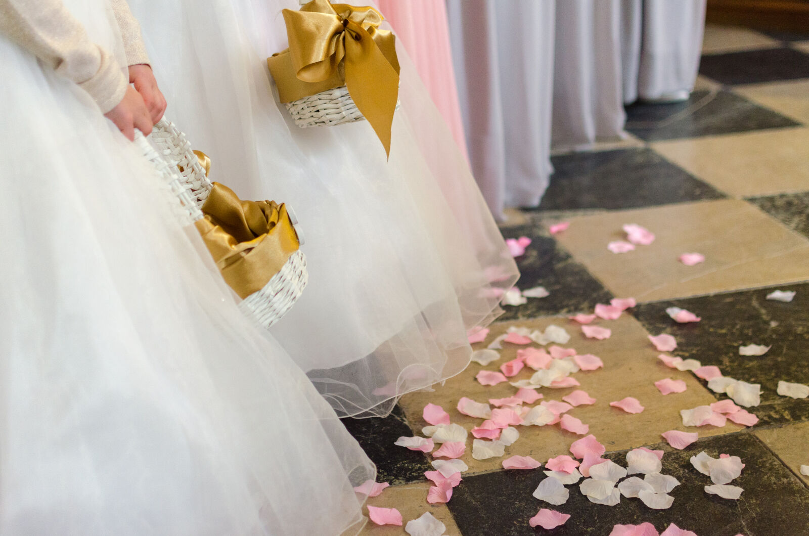 Nikon D5100 + Nikon AF-S DX Nikkor 35mm F1.8G sample photo. Aisle, beautiful, beauty, bouquet photography