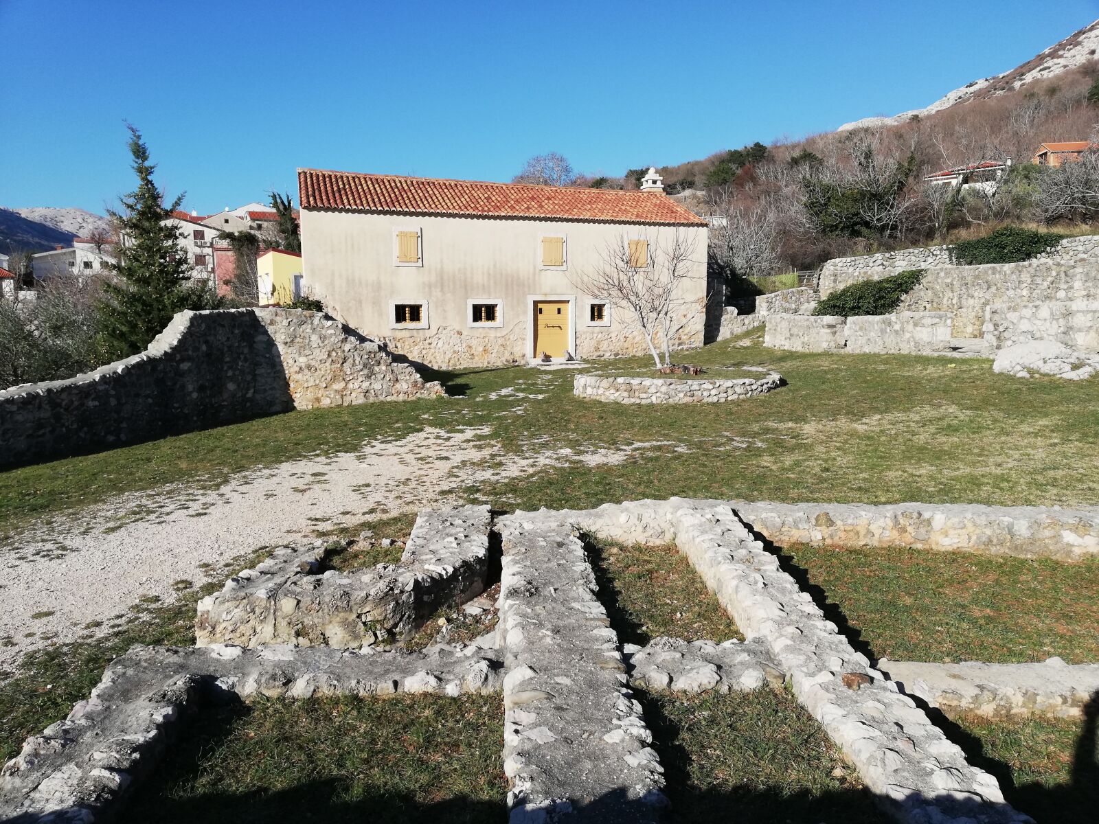 HUAWEI Mate 10 Lite sample photo. Building, baska, krk photography