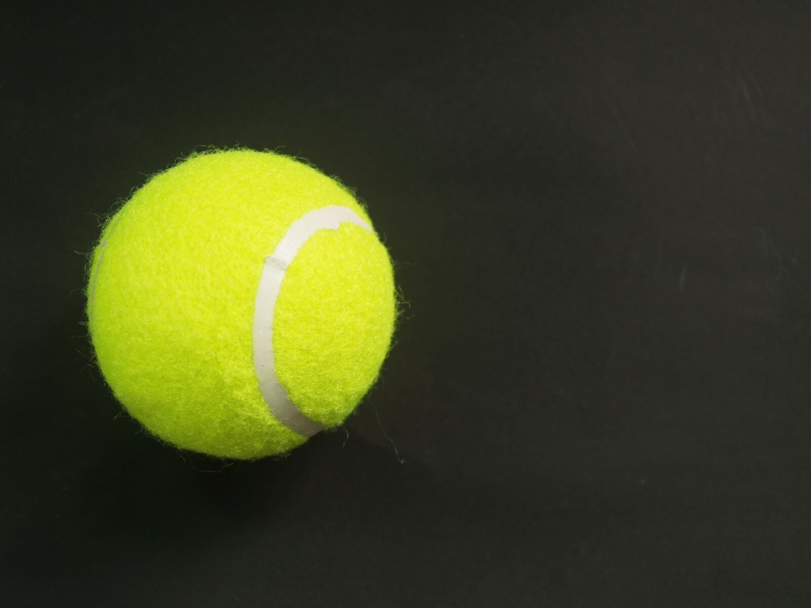 Olympus E-300 (EVOLT E-300) sample photo. Ball, racket, white photography