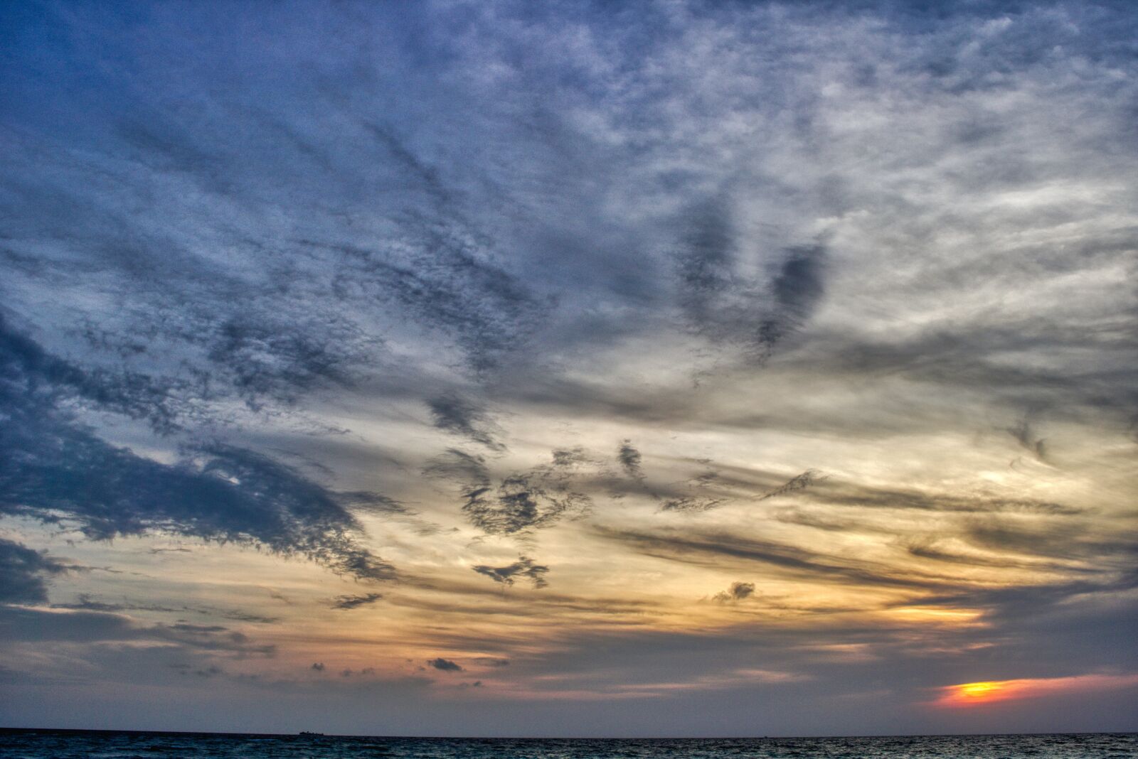 Canon EOS 750D (EOS Rebel T6i / EOS Kiss X8i) sample photo. Sunrise, sunset, sea photography